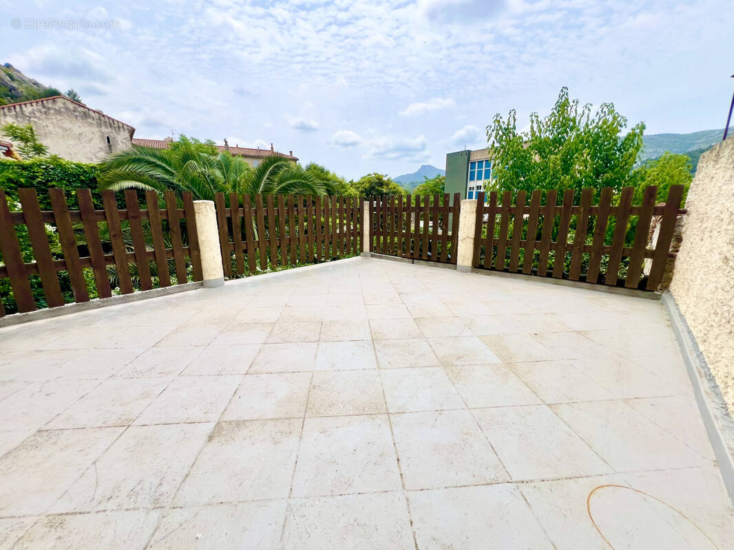 Appartement à ROQUEVAIRE
