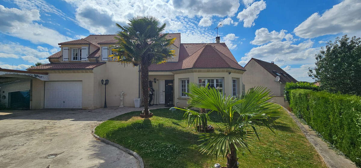 Maison à CLAYE-SOUILLY