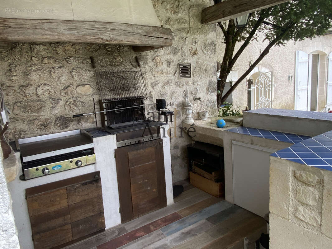 Maison à ROULLET-SAINT-ESTEPHE
