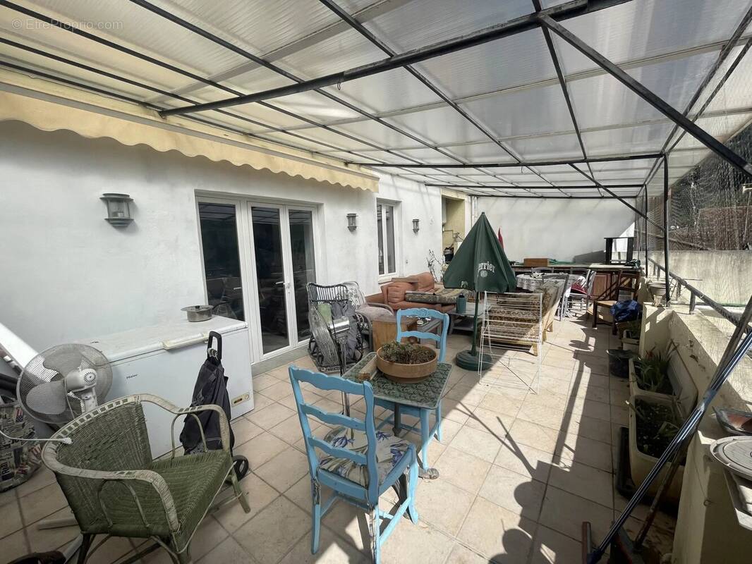 Appartement à CONTES