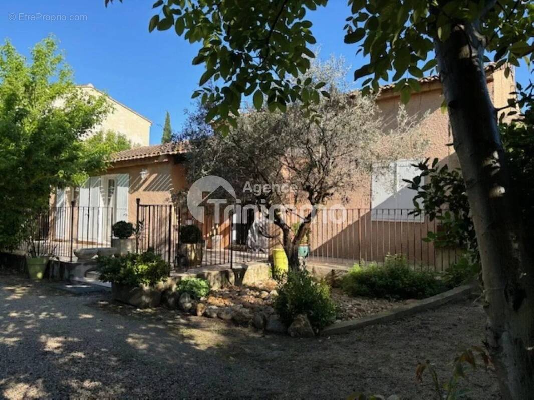 Maison à CHATEAUNEUF-DE-GADAGNE