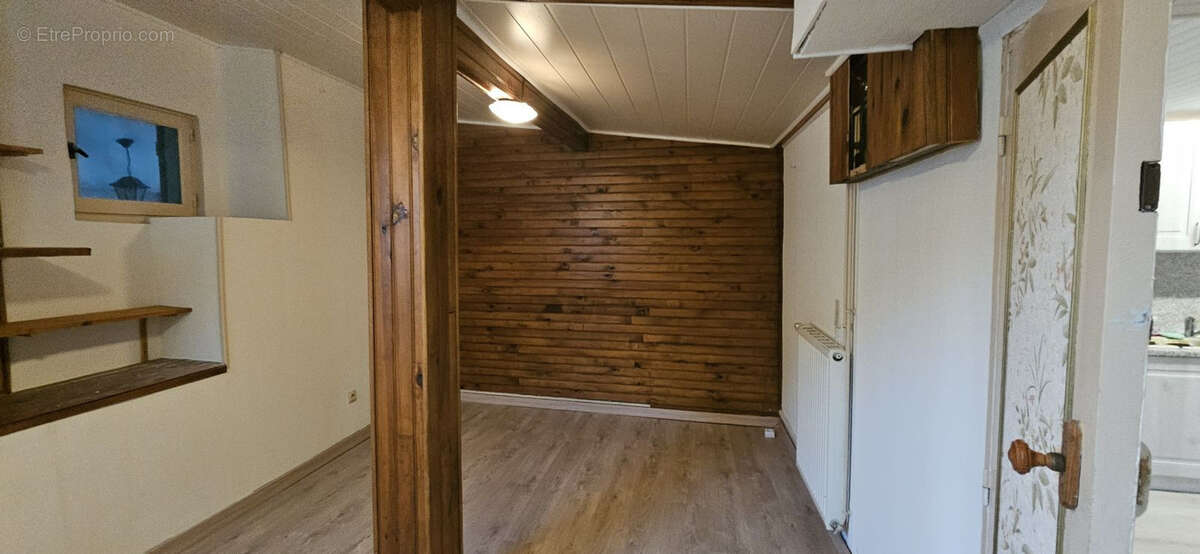 Appartement à CREUZIER-LE-VIEUX
