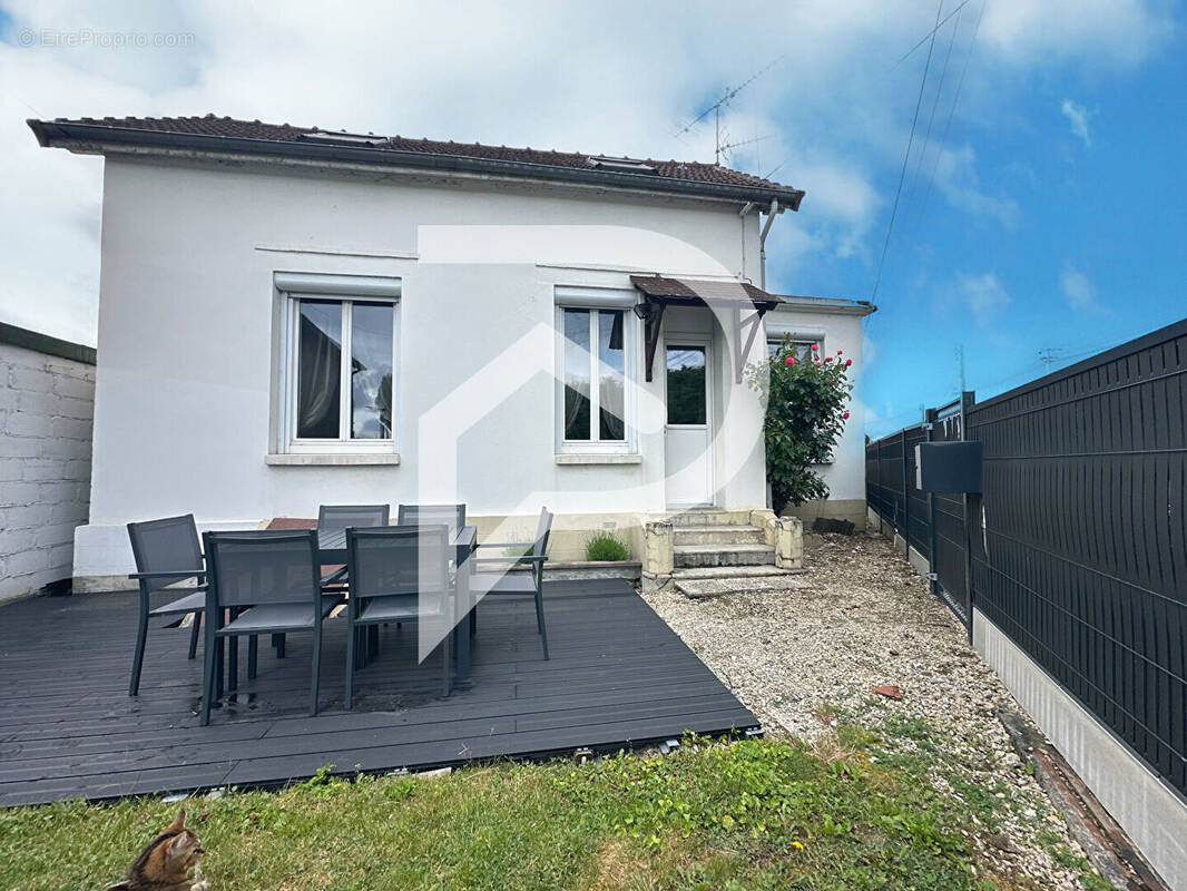 Maison à SAINT-JULIEN-LES-VILLAS