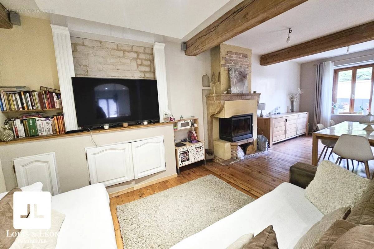 Maison à JASSANS-RIOTTIER