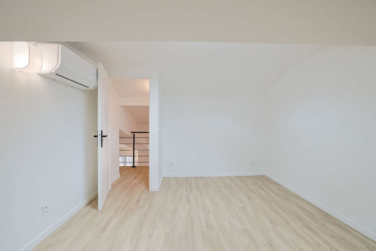 Appartement à SOLLIES-PONT