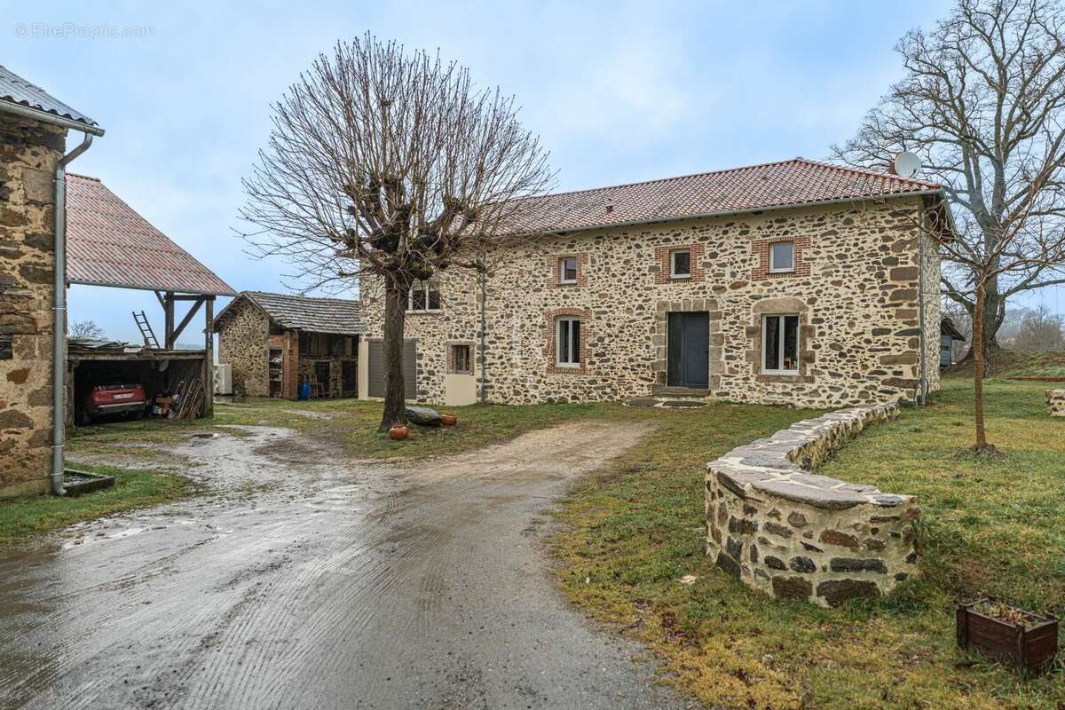 Maison à MEILHAC