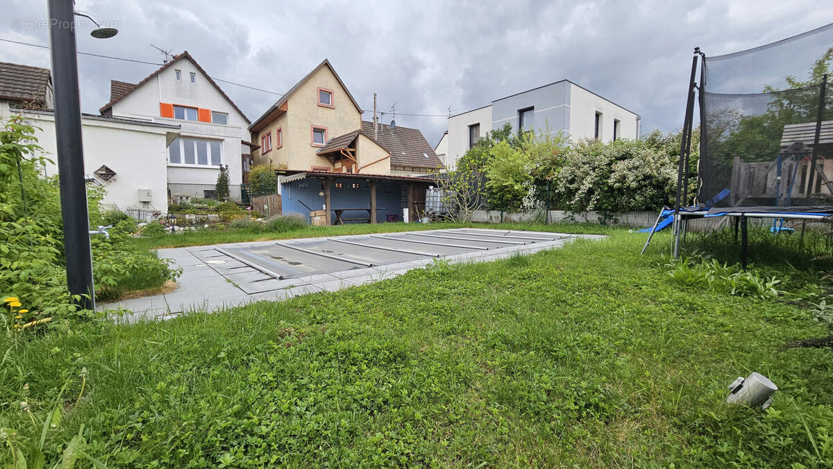 Maison à VILLAGE-NEUF