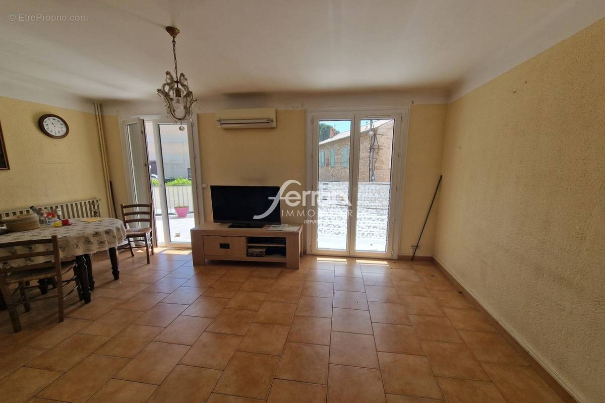 Appartement à SALERNES