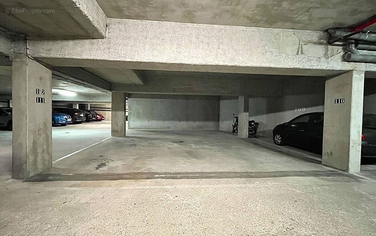 Parking à MARSEILLE-3E