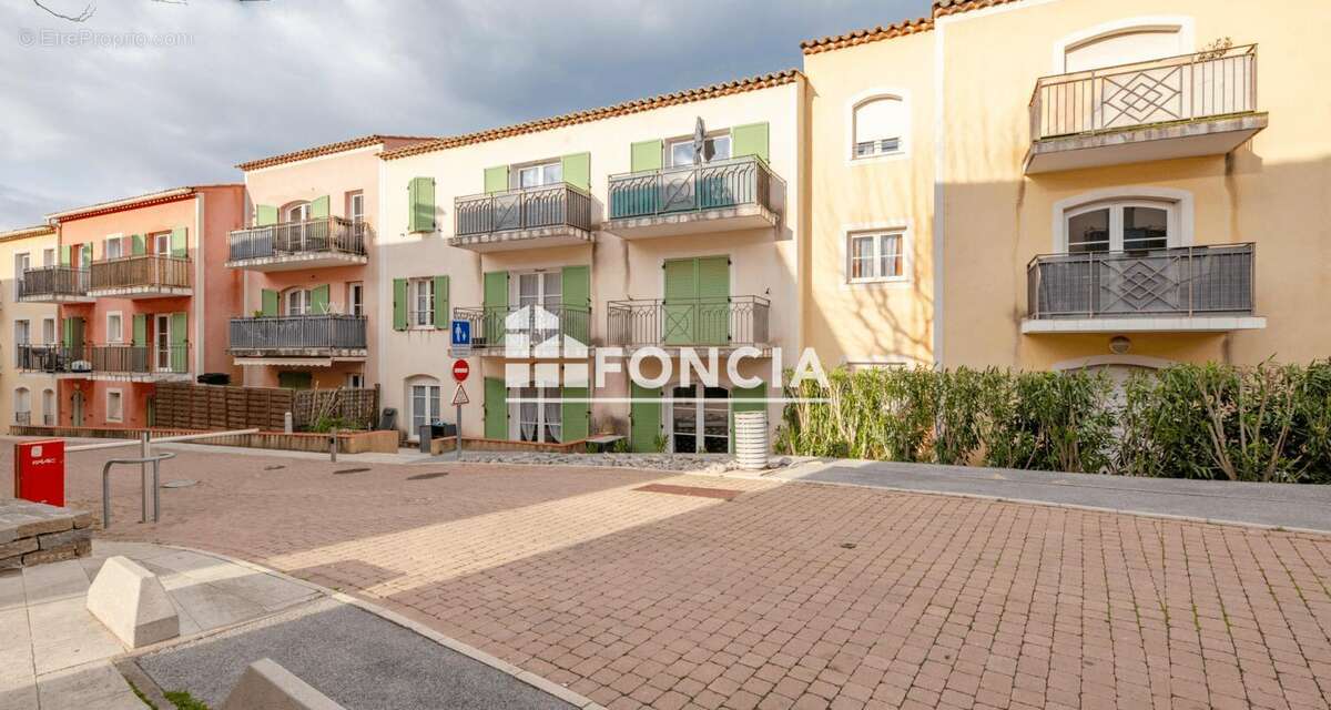 Appartement à ROQUEBRUNE-SUR-ARGENS