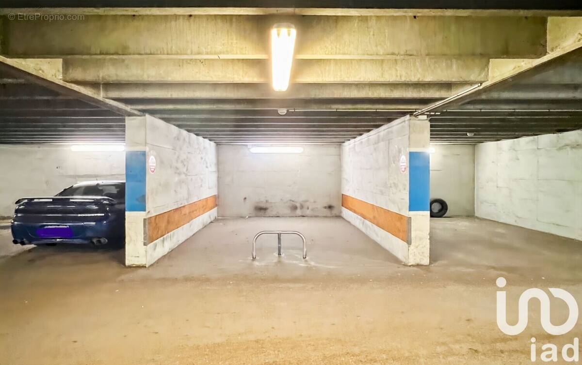 Photo 1 - Parking à PARIS-19E