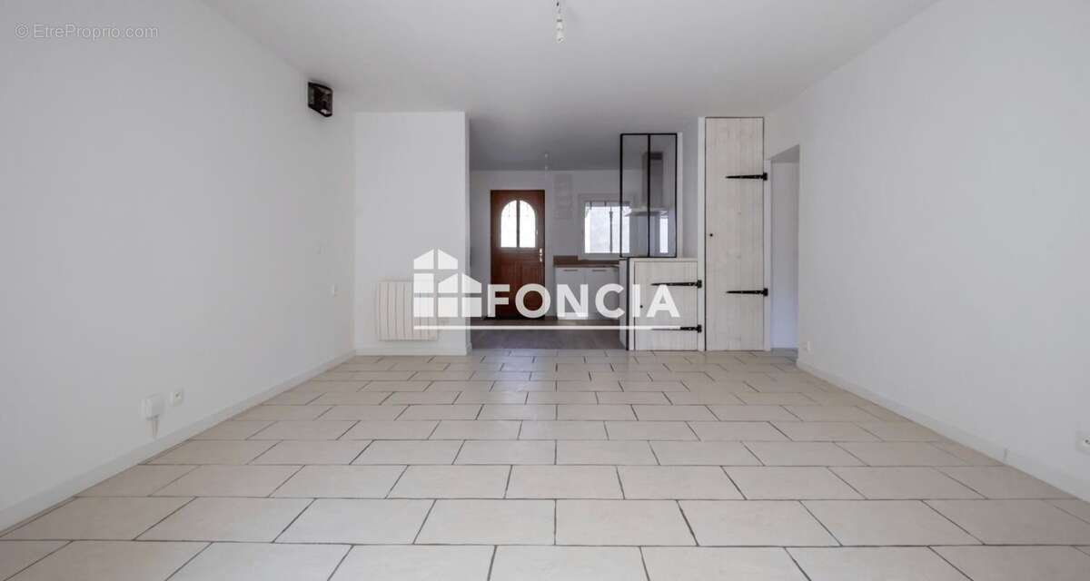 Appartement à MAGNY-LE-HONGRE