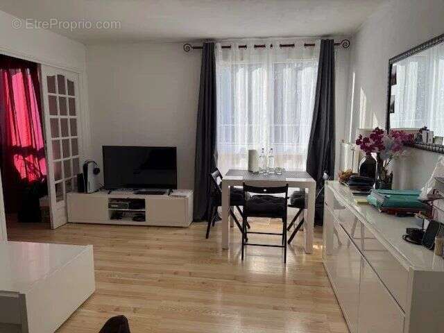 Appartement à COMBS-LA-VILLE