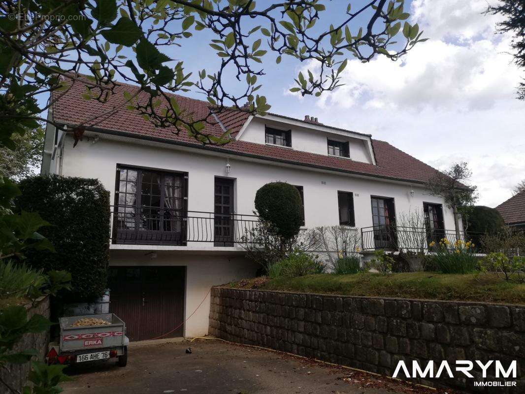 Maison à GREGES