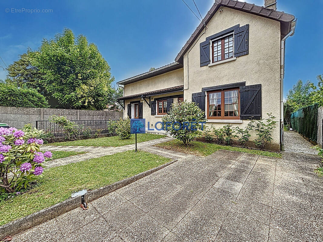 Maison à SAVIGNY-SUR-ORGE
