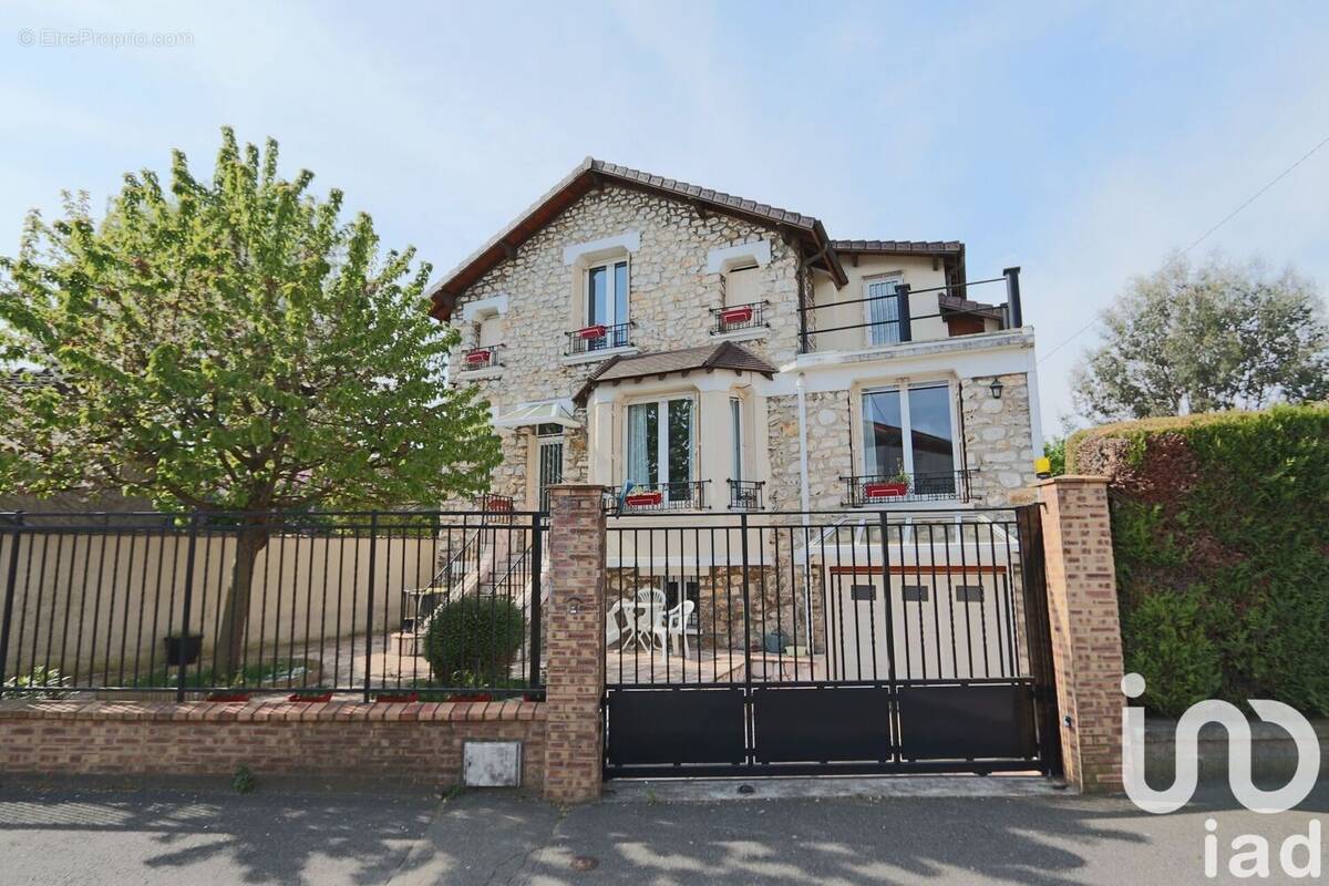 Photo 1 - Maison à EZANVILLE