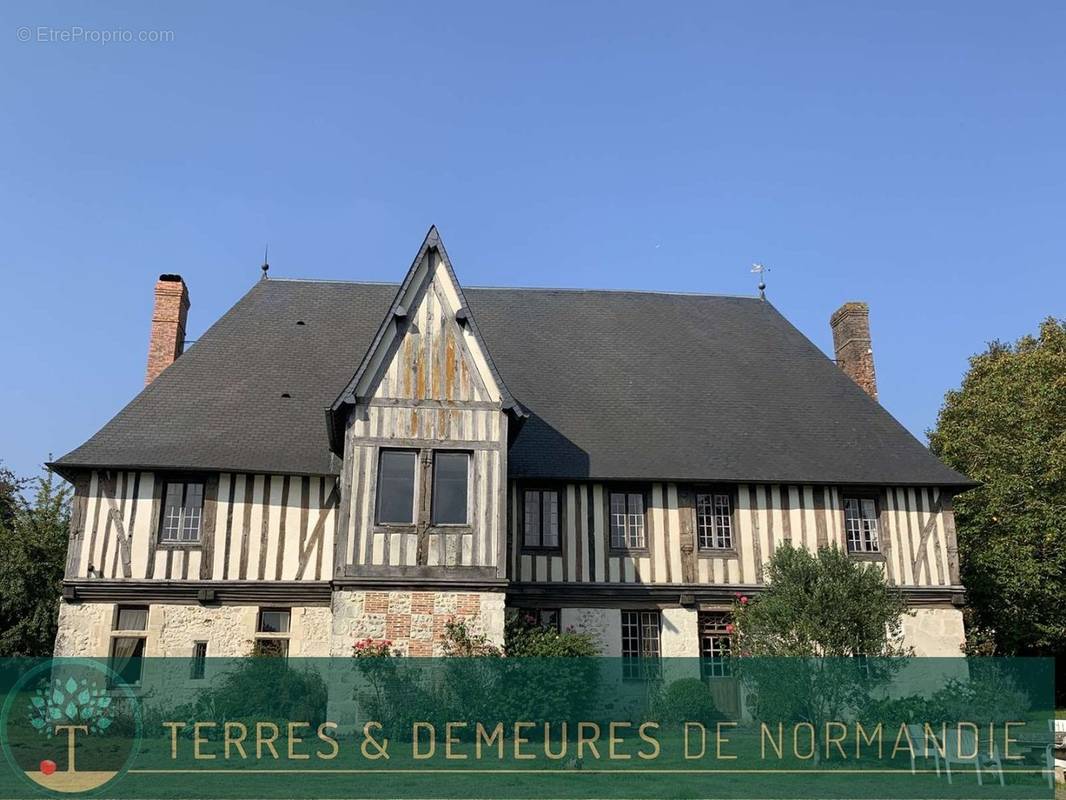 Maison à REUX