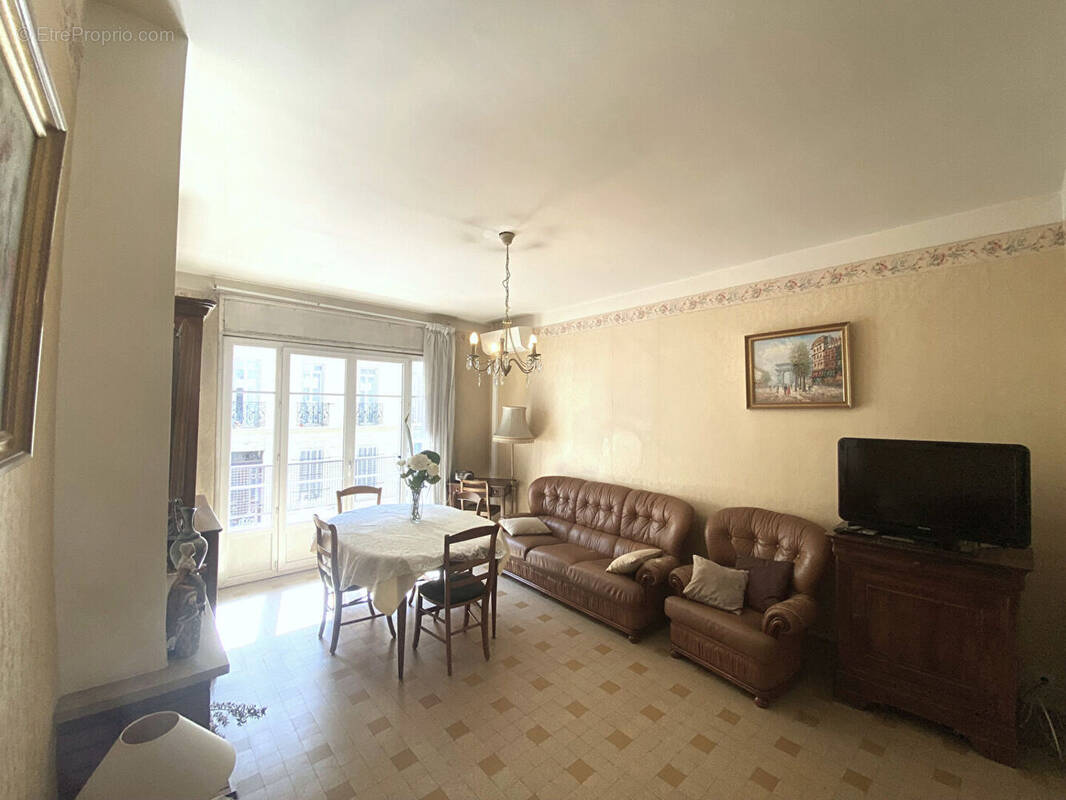 Appartement à MARSEILLE-4E