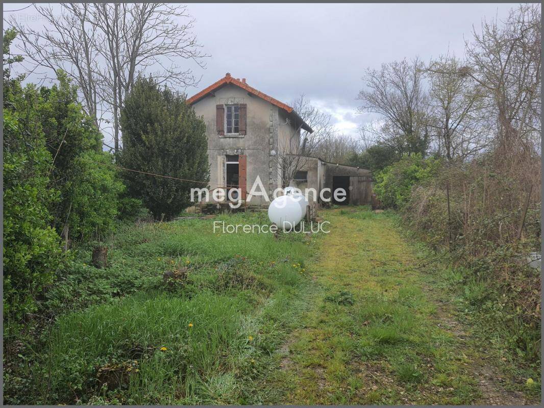 Maison à SAINT-JEAN-D&#039;ANGELY