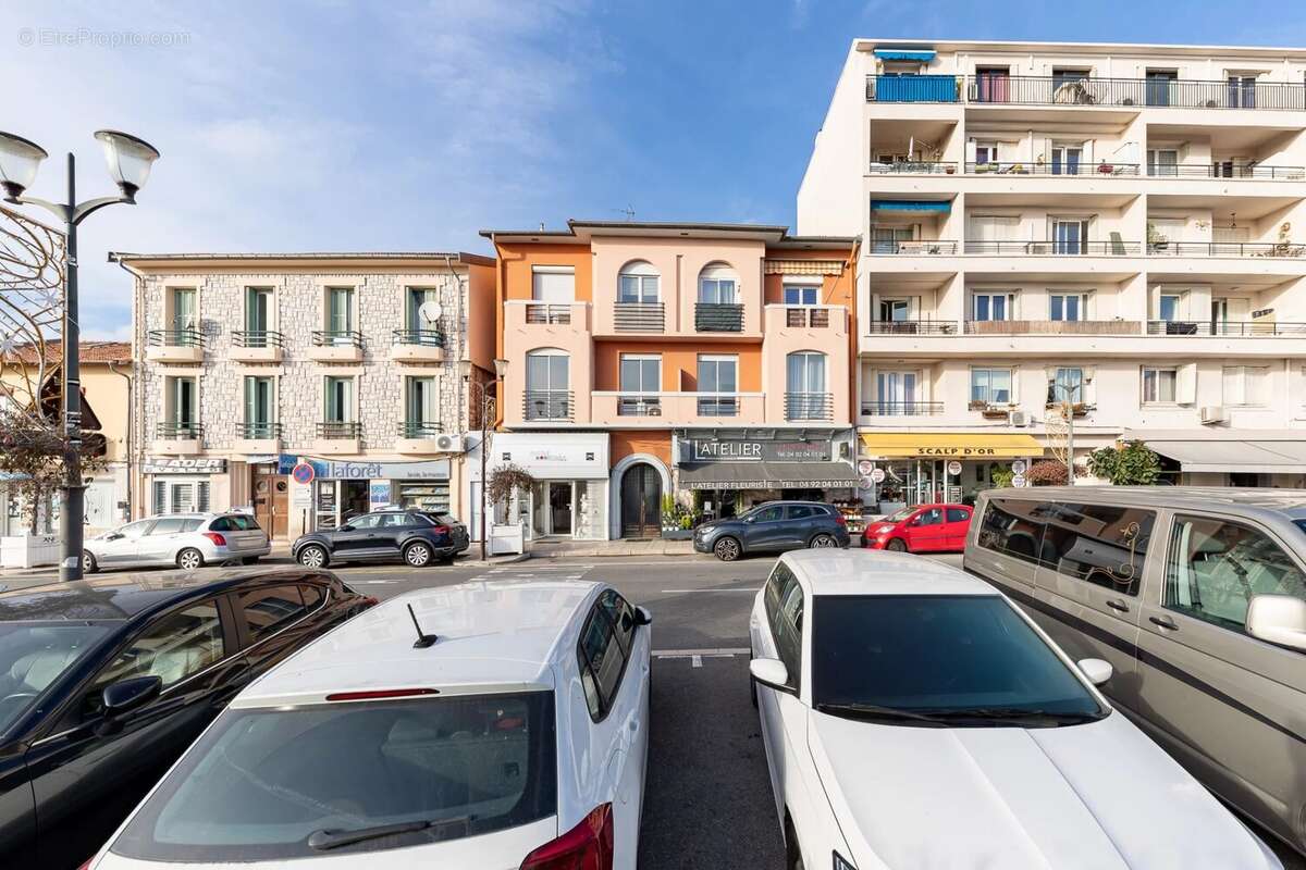 Parking à SAINT-LAURENT-DU-VAR