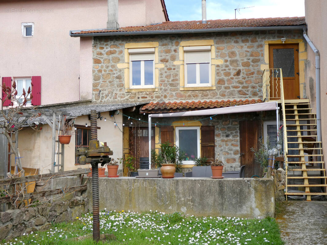 Maison à BRULLIOLES