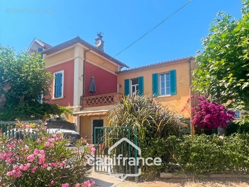Appartement à LA LONDE-LES-MAURES