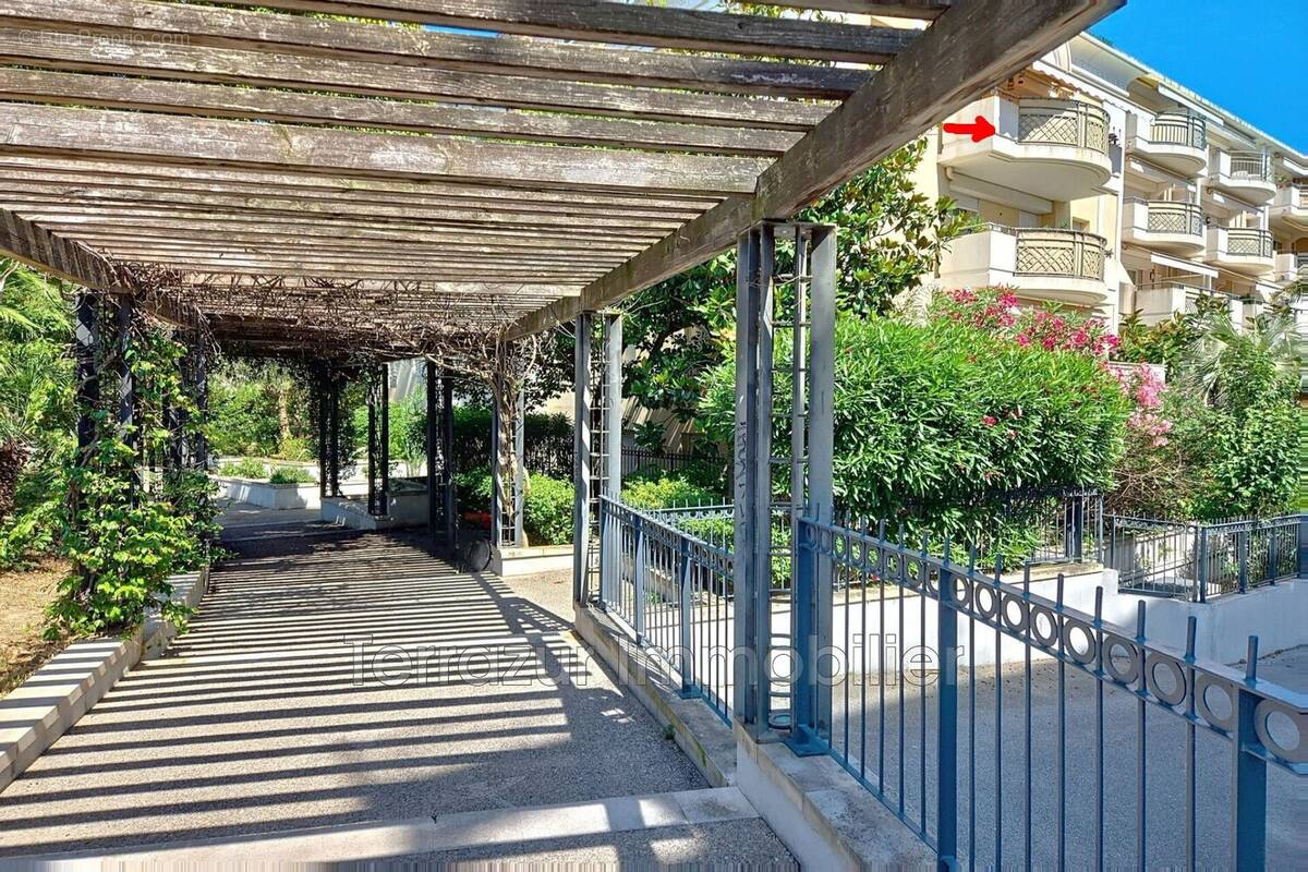 Appartement à VALLAURIS