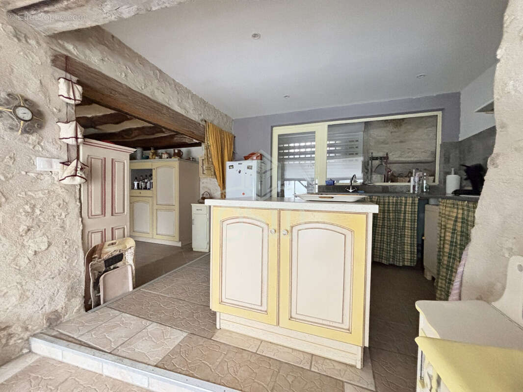 Maison à MARCILLY-SUR-VIENNE