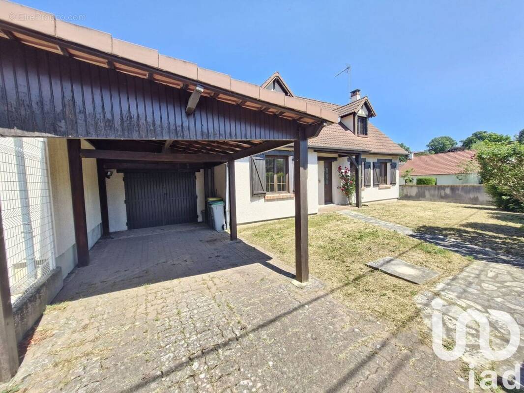 Photo 1 - Maison à SAINT-JEAN-DE-BRAYE