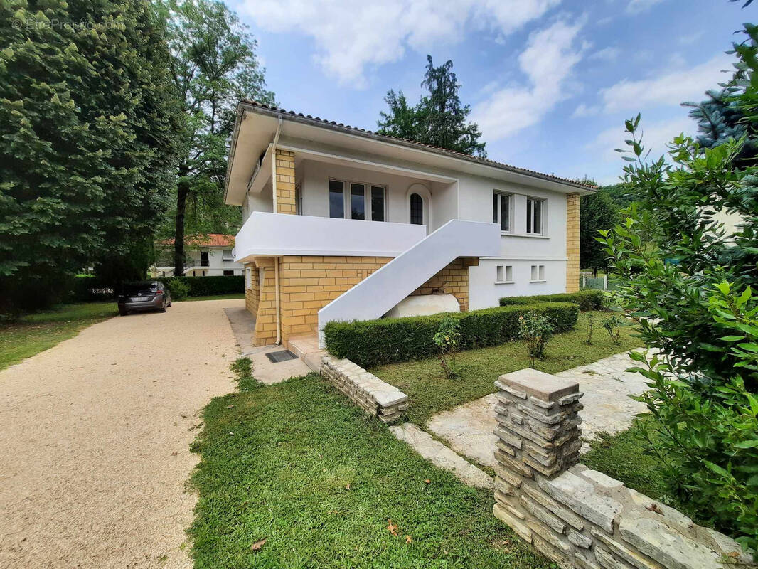 Maison à SAUVETERRE-LA-LEMANCE