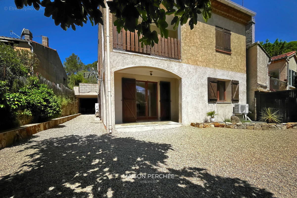 Appartement à SALERNES
