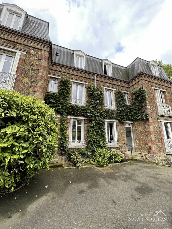 Appartement à HARDRICOURT