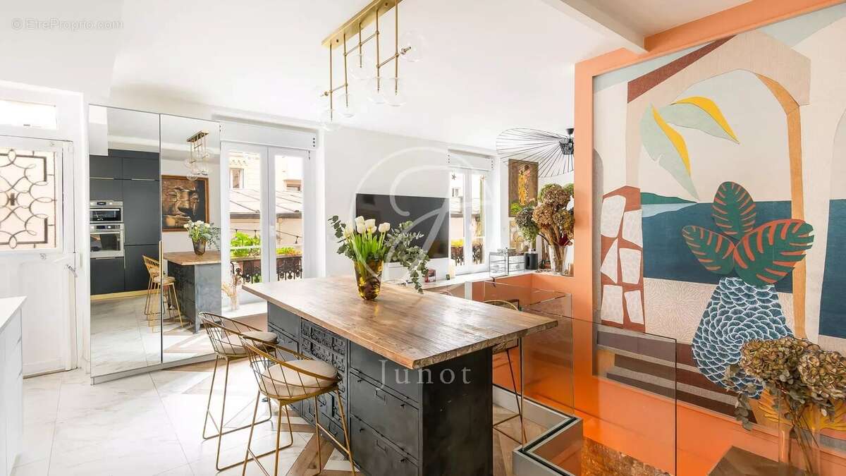 Maison à PARIS-17E