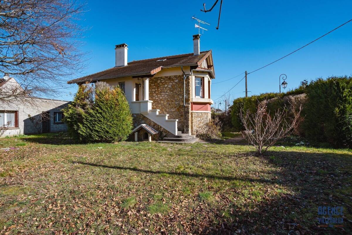 Maison à LES CLAYES-SOUS-BOIS