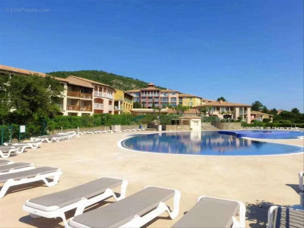 Appartement à ROQUEBRUNE-SUR-ARGENS
