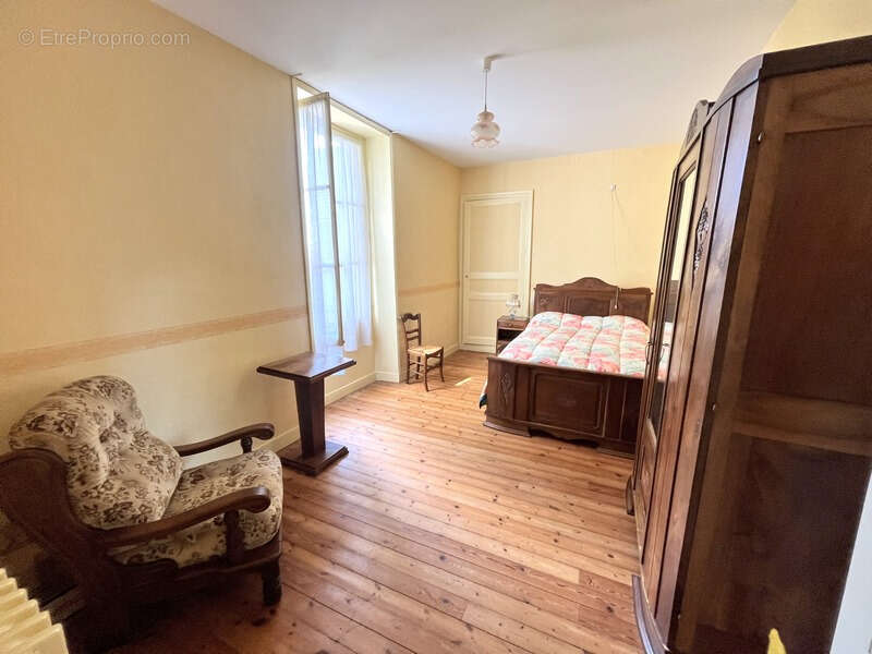Maison à MONTREUIL-BELLAY