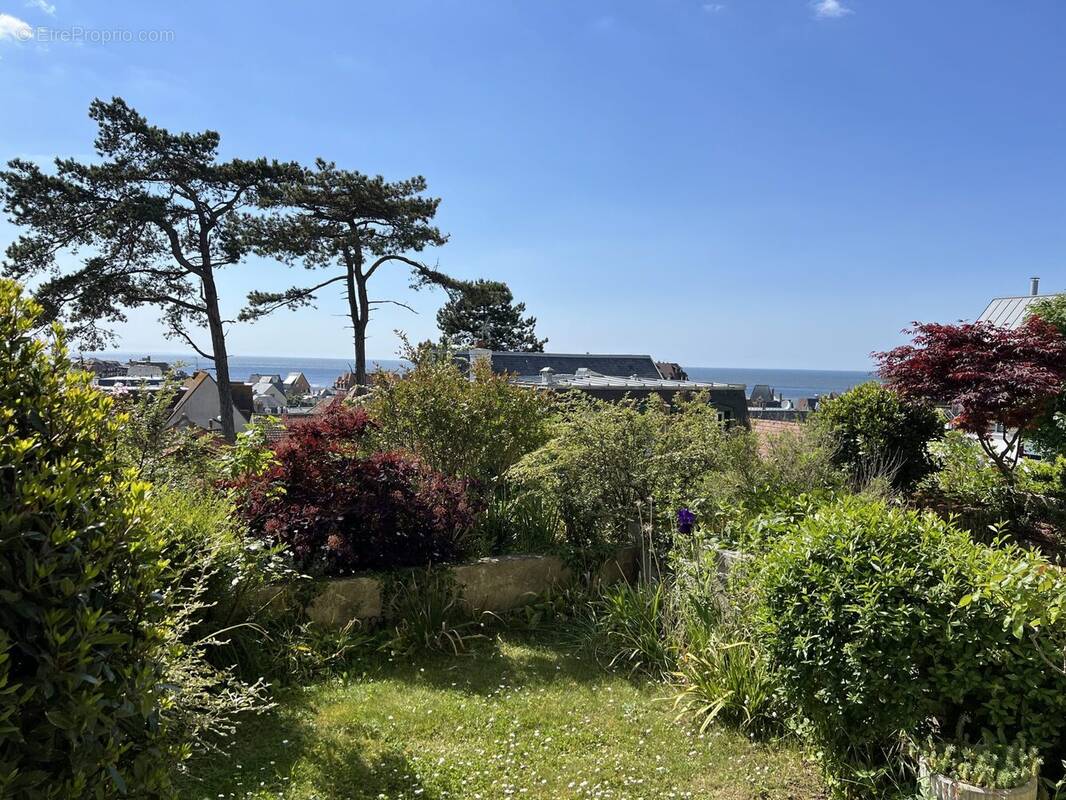 Appartement à BLONVILLE-SUR-MER