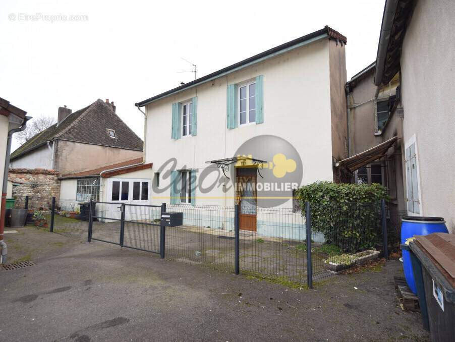 Maison à SAINT-MARCEL