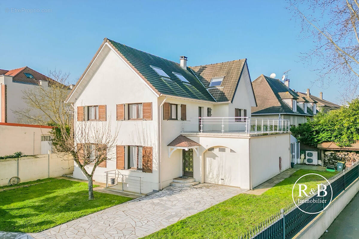 Maison à FONTENAY-LE-FLEURY