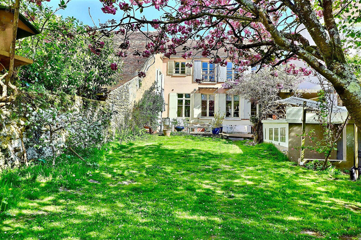 Maison à SAINT-NOM-LA-BRETECHE