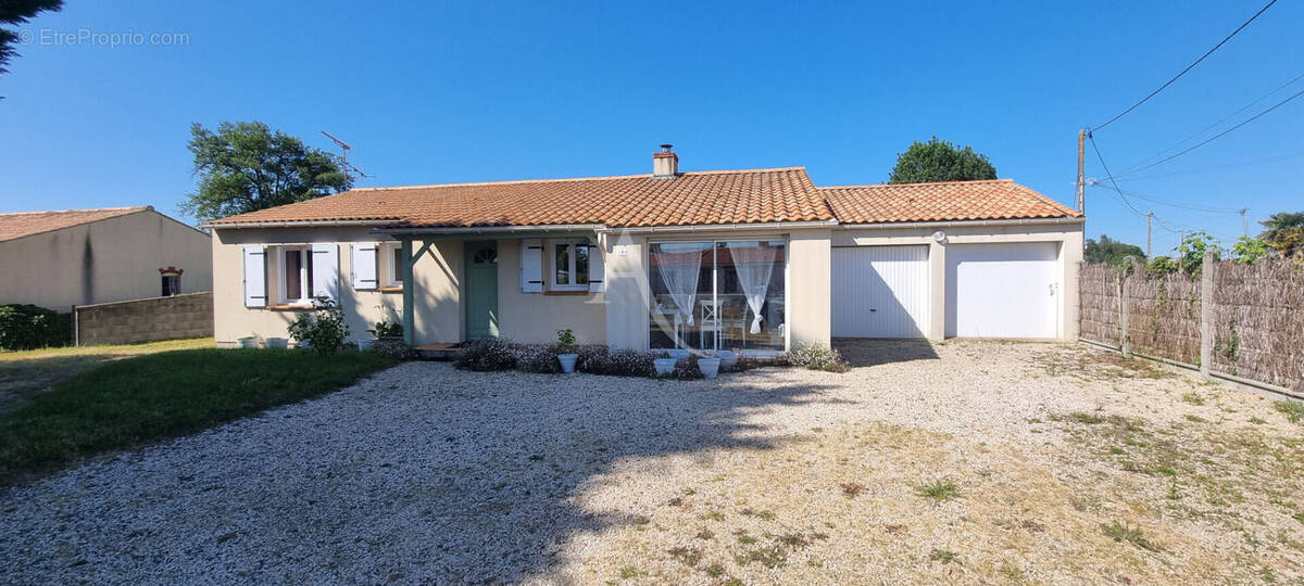 Maison à COMMEQUIERS