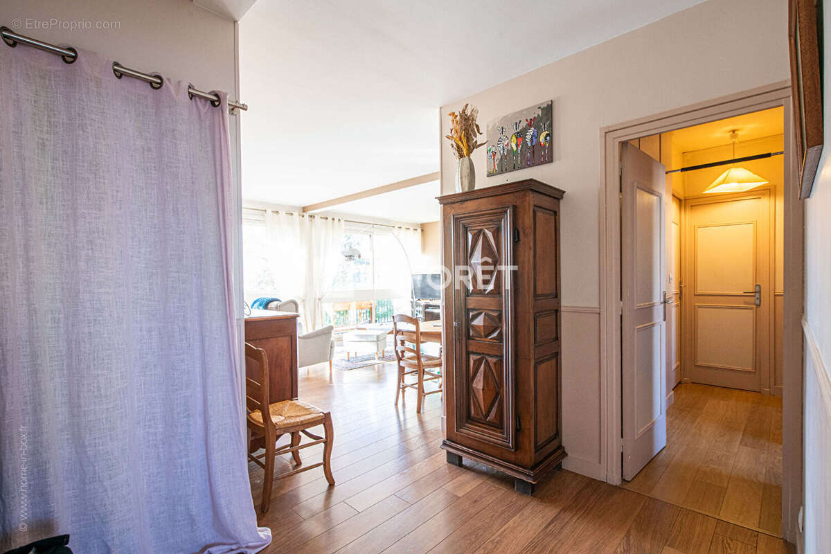 Appartement à LA CELLE-SAINT-CLOUD
