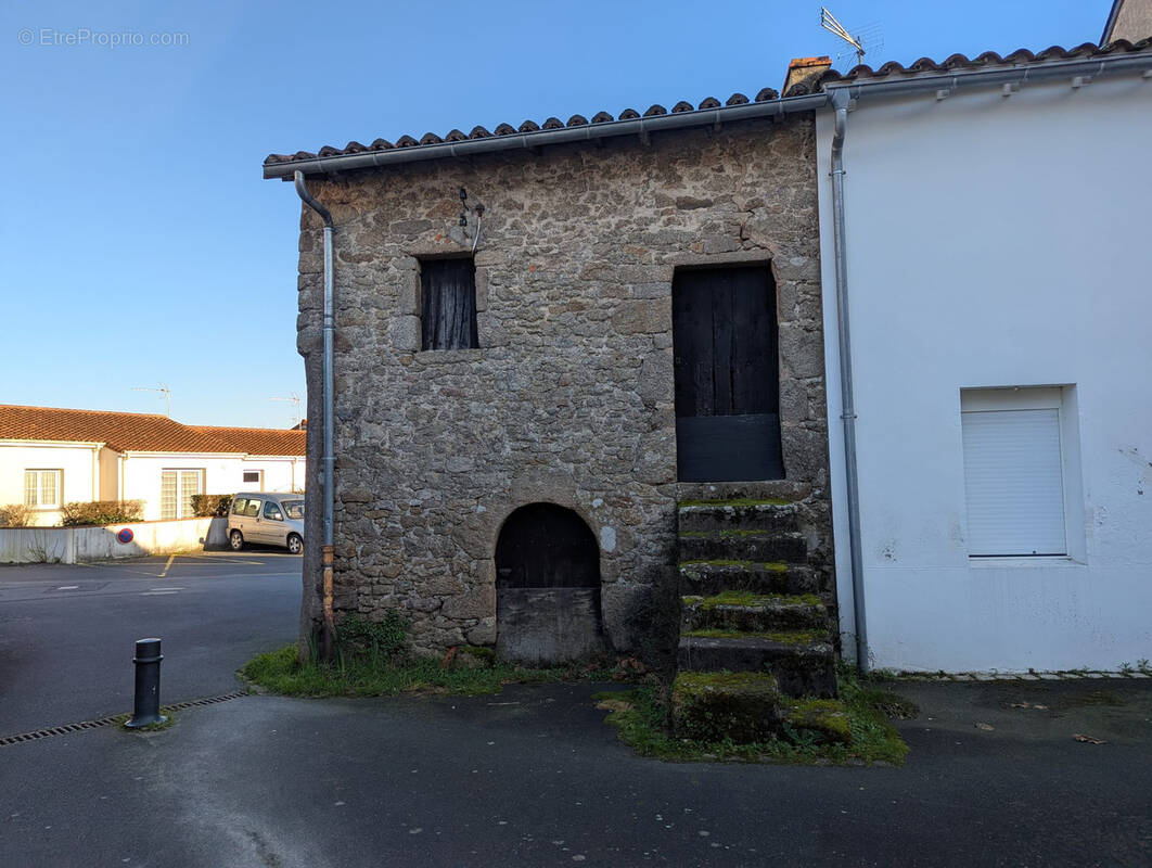 Autre à CUGAND