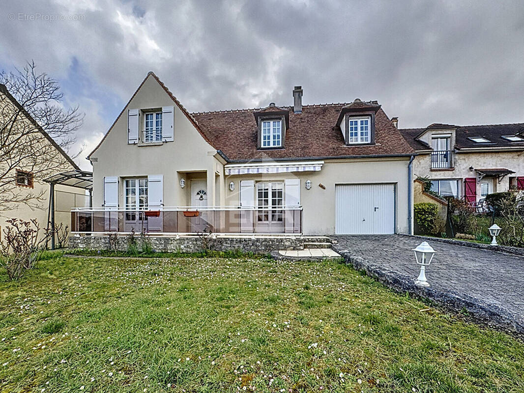 Maison à MARLY-LA-VILLE