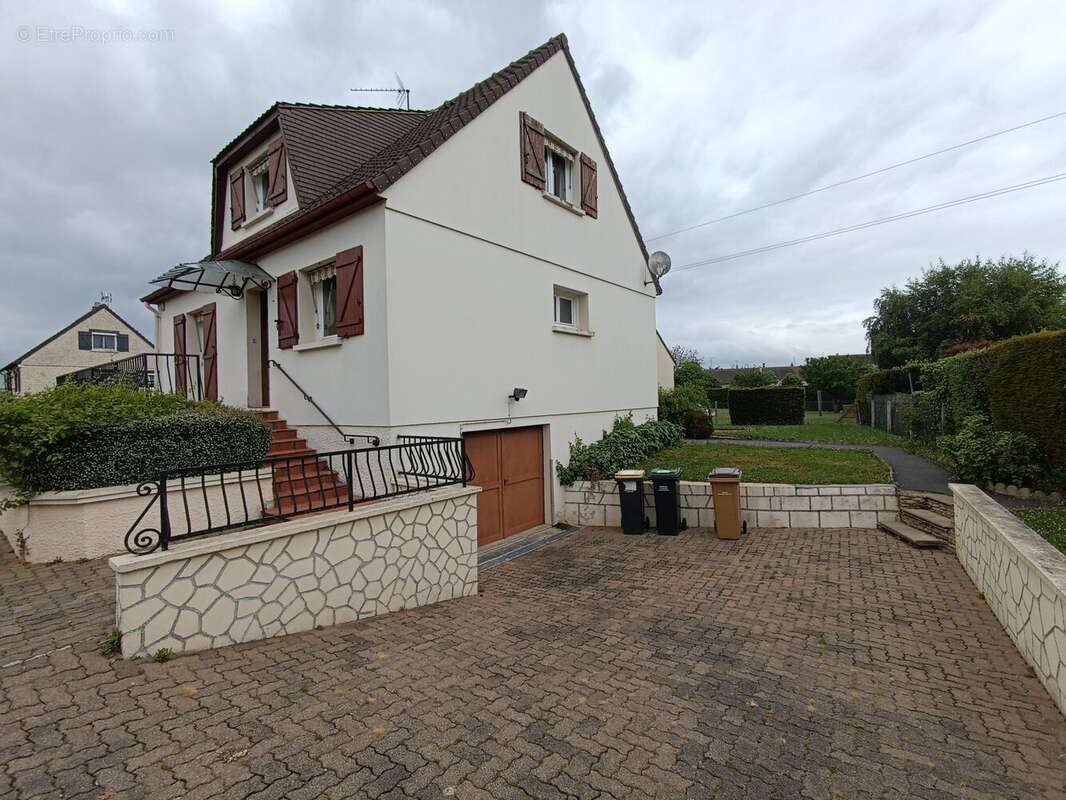 Maison à ARGENCES