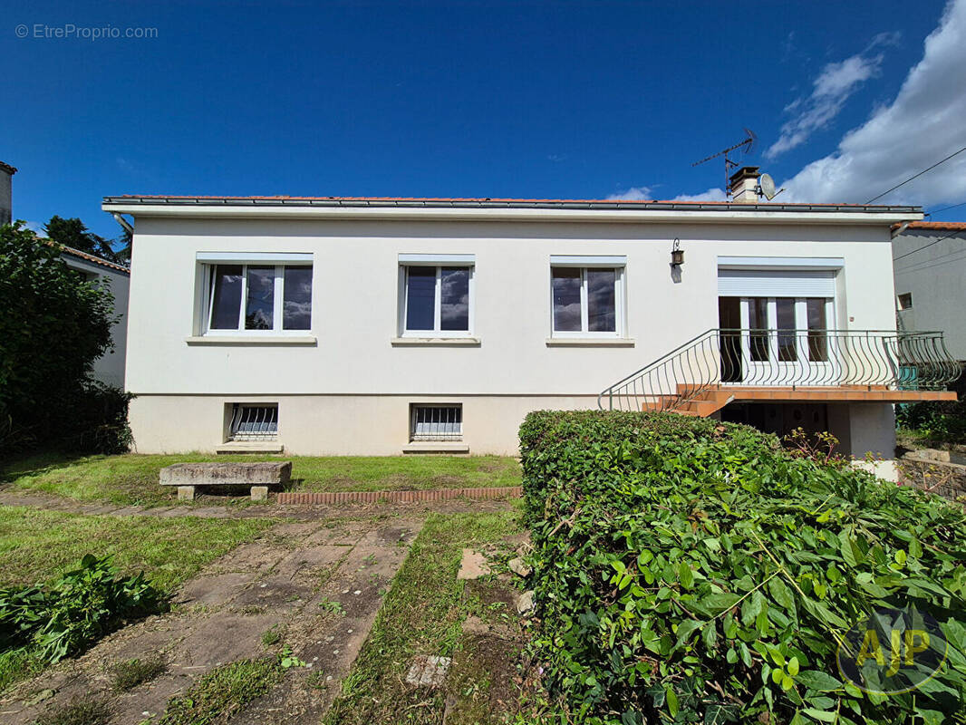 Maison à MONTAIGU