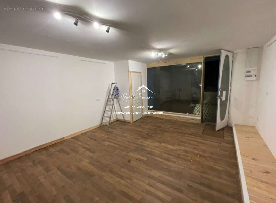 BOUTIQUE COMMERCIALE - Appartement à LA ROCHE-POSAY