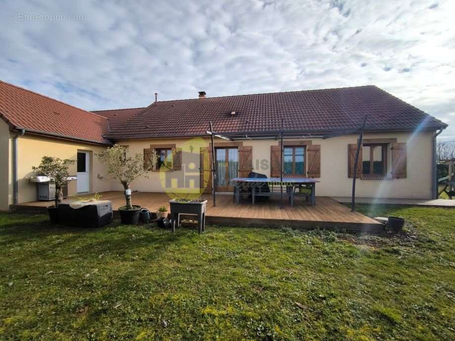 Maison à AVORD