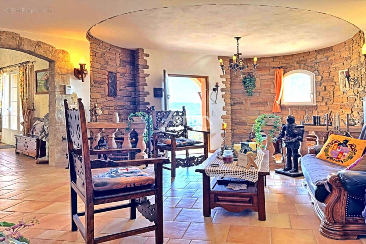 Maison à LORGUES