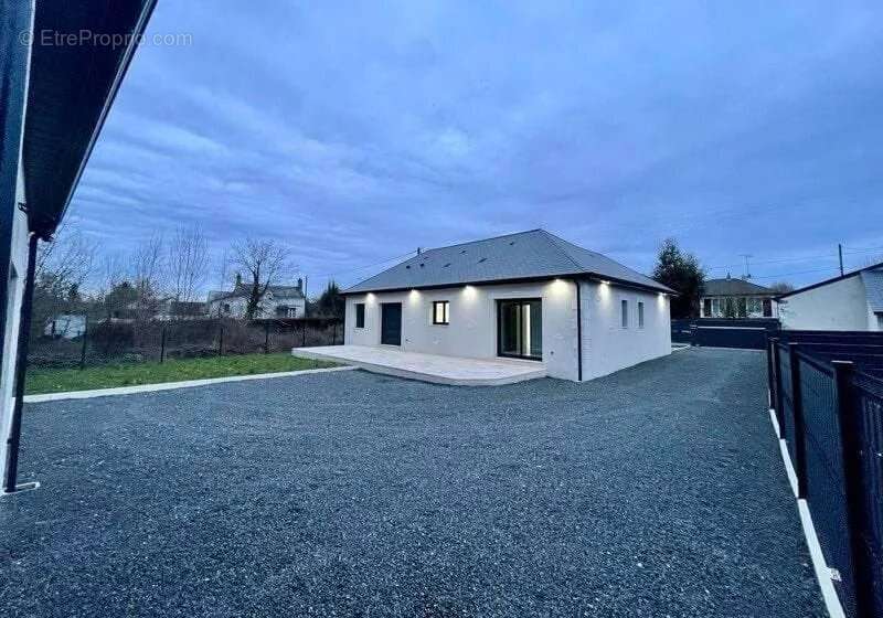 Maison à CONTRES